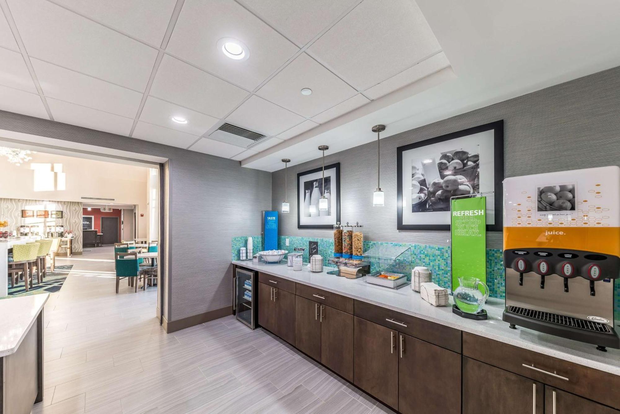 普赖尔汉普顿套房酒店 Pryor Creek 外观 照片